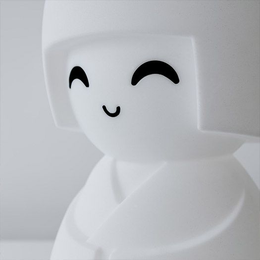 Mr. Maria - Kokeshi Stehlampe